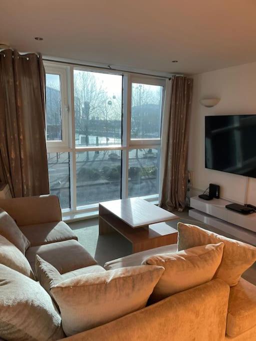 1 Bedroom Apartment Royal Docks London Eksteriør bilde