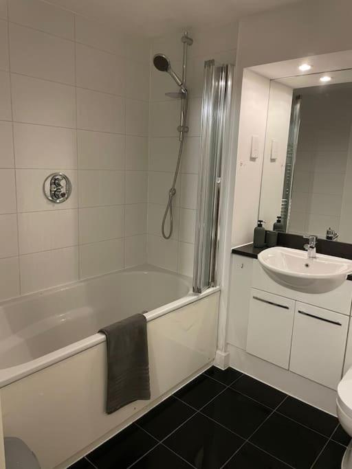 1 Bedroom Apartment Royal Docks London Eksteriør bilde